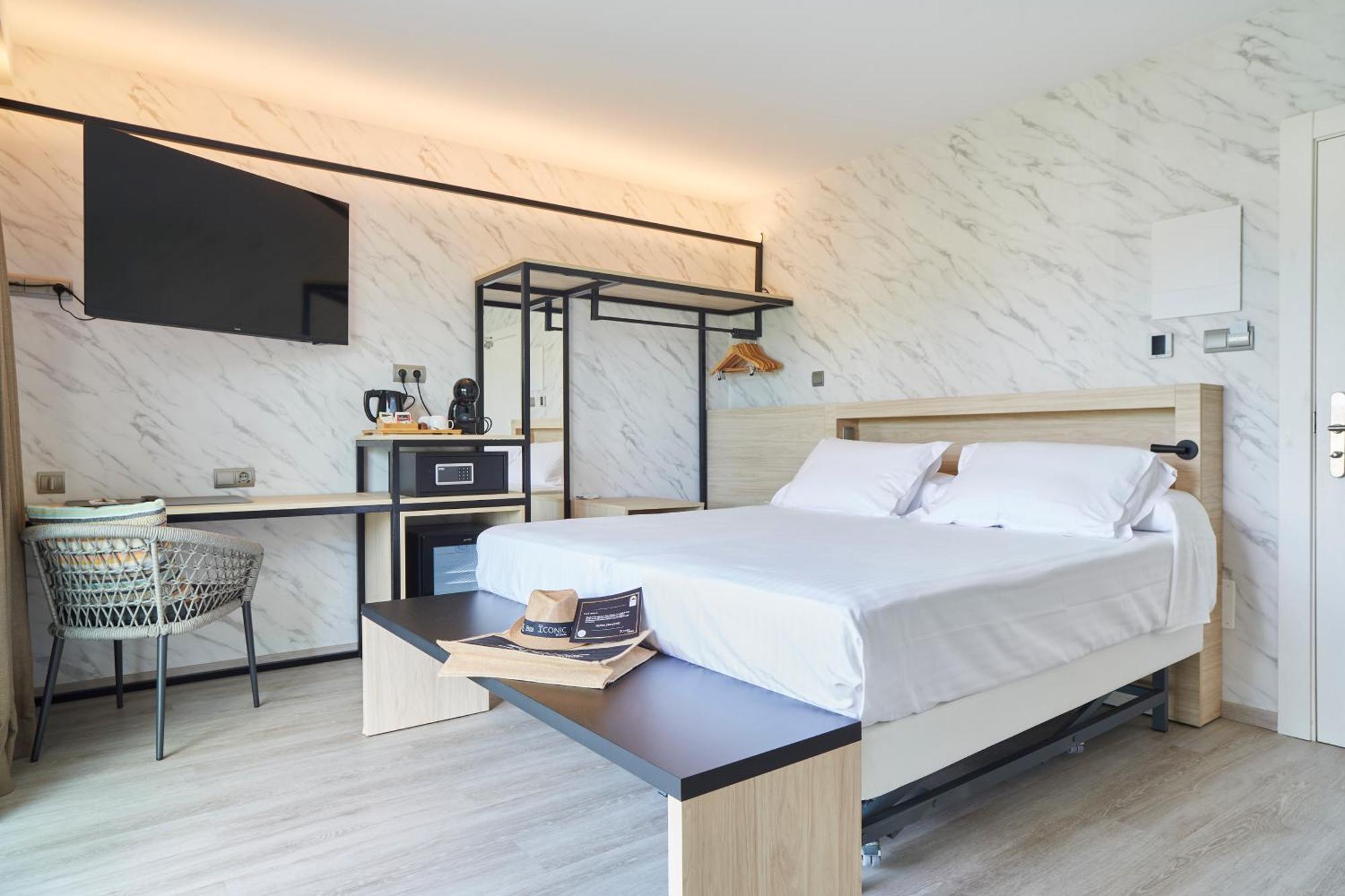 Invisa Hotel Es Pla - Adults Only Sant Antoni de Portmany Dış mekan fotoğraf